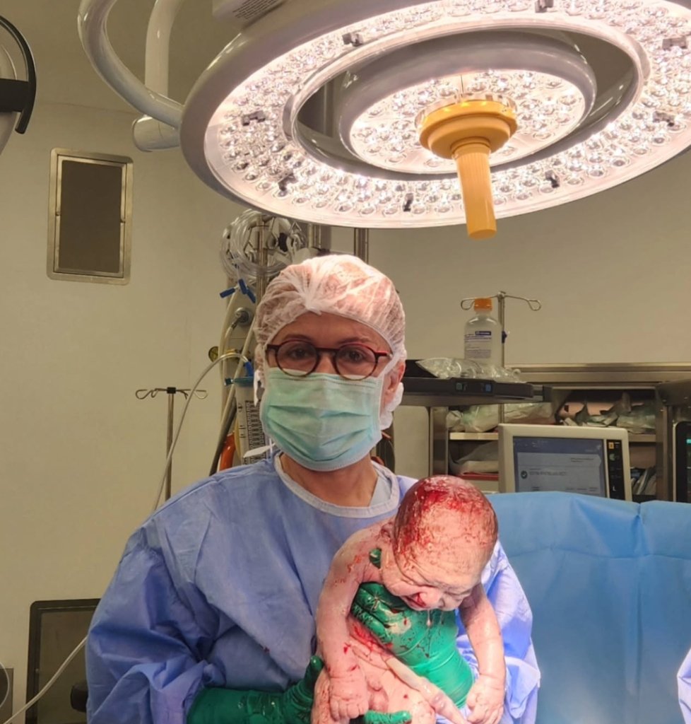 Op. Dr. Belgin Harzadın - Ameliyathanede Doğum ve Yenidoğan Mucizesi